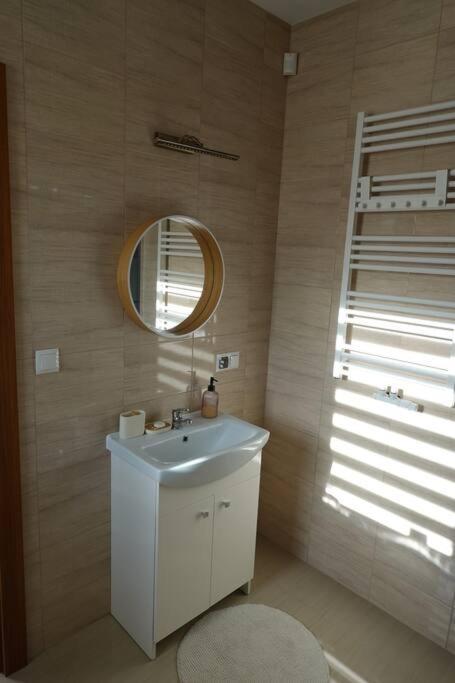 Apartament - Z Kominkiem I Duzym Tarasem, Sauna, Jacuzzi, Altana Z Grill, Z Mozliwoscia Wynajmu Dotakowych Pokoi - Schoenes Mit Kamin Und Grosser Terrasse, Sauna, Jacuzzi, Pavilion Mit Grill Und Der Option Zusaetzliche Zu Stegna (Pomerania)